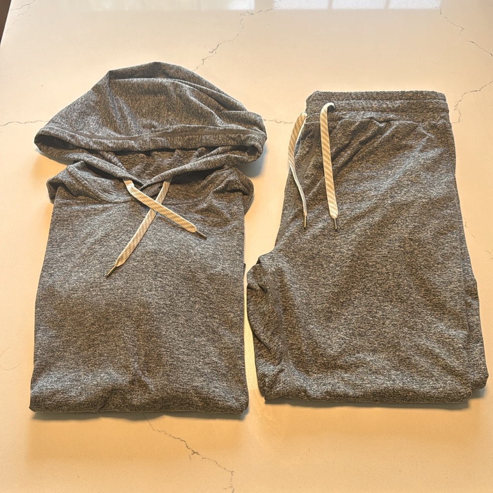 Vuori Halo heathered jogger and hoodie matching set size large